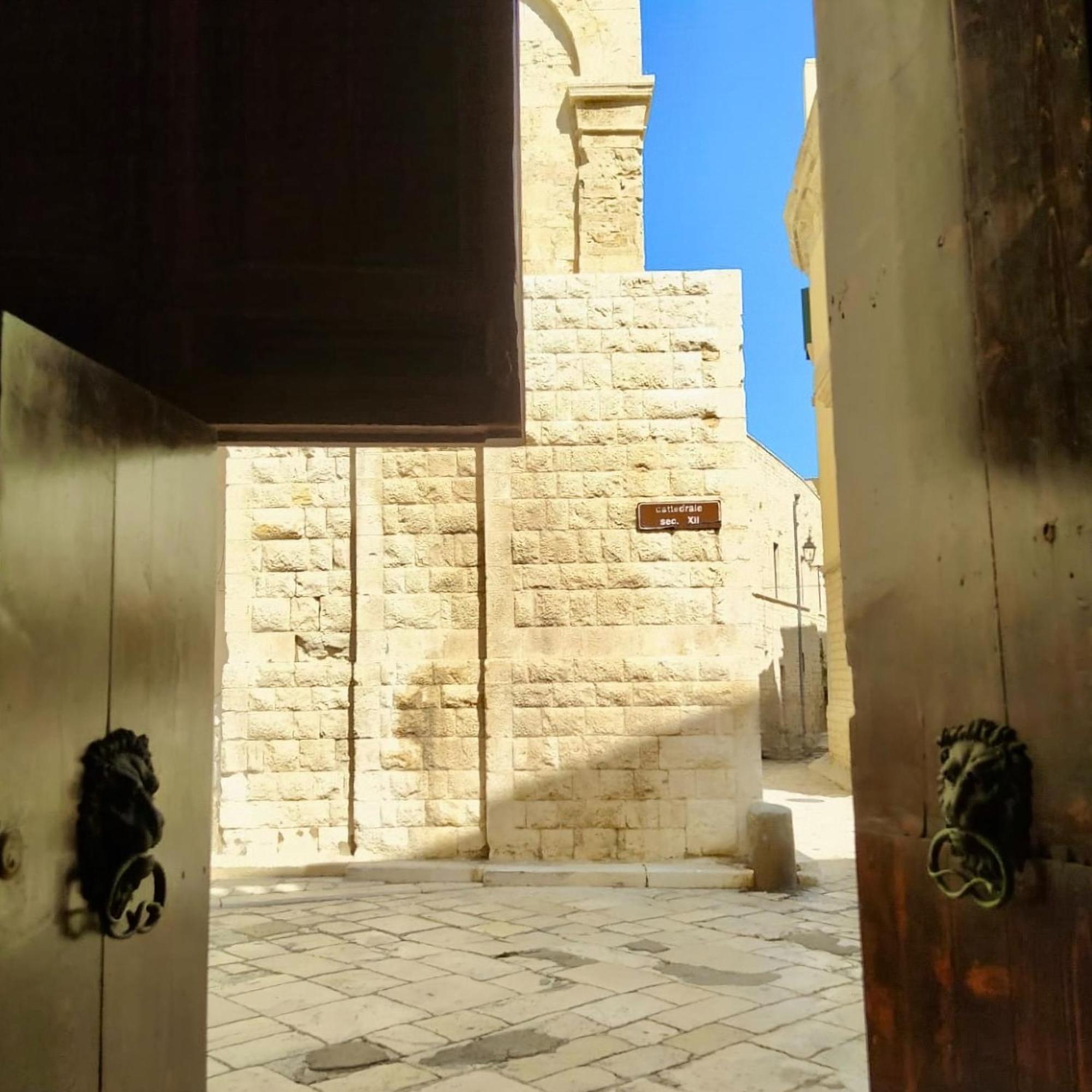 Palazzo Framarino Dei Malatesta - Noble Floor - XIV Century Giovinazzo Bagian luar foto