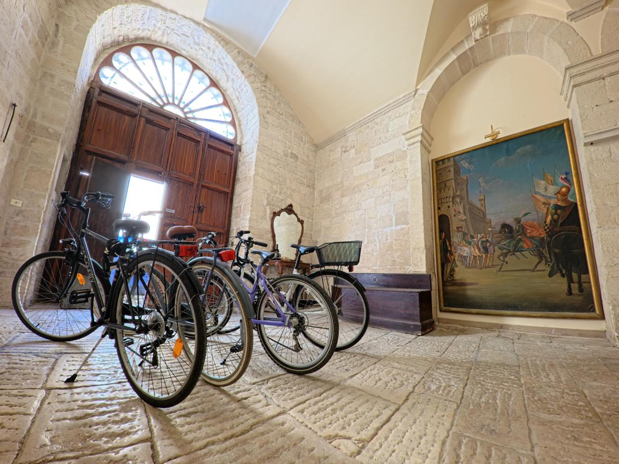 Palazzo Framarino Dei Malatesta - Noble Floor - XIV Century Giovinazzo Bagian luar foto