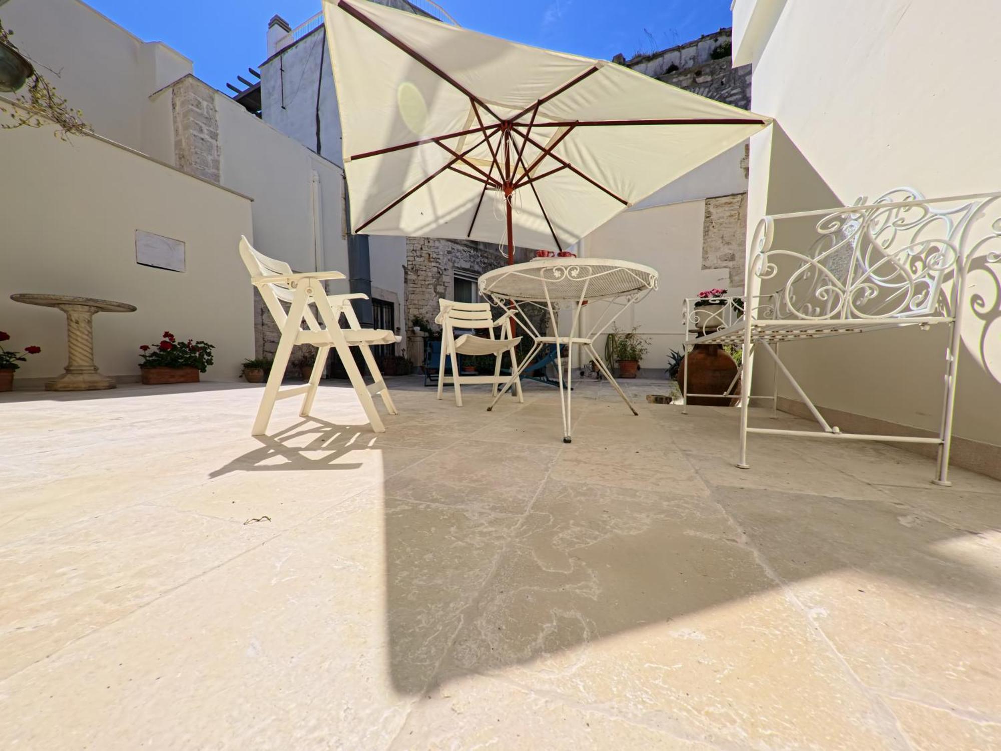 Palazzo Framarino Dei Malatesta - Noble Floor - XIV Century Giovinazzo Bagian luar foto