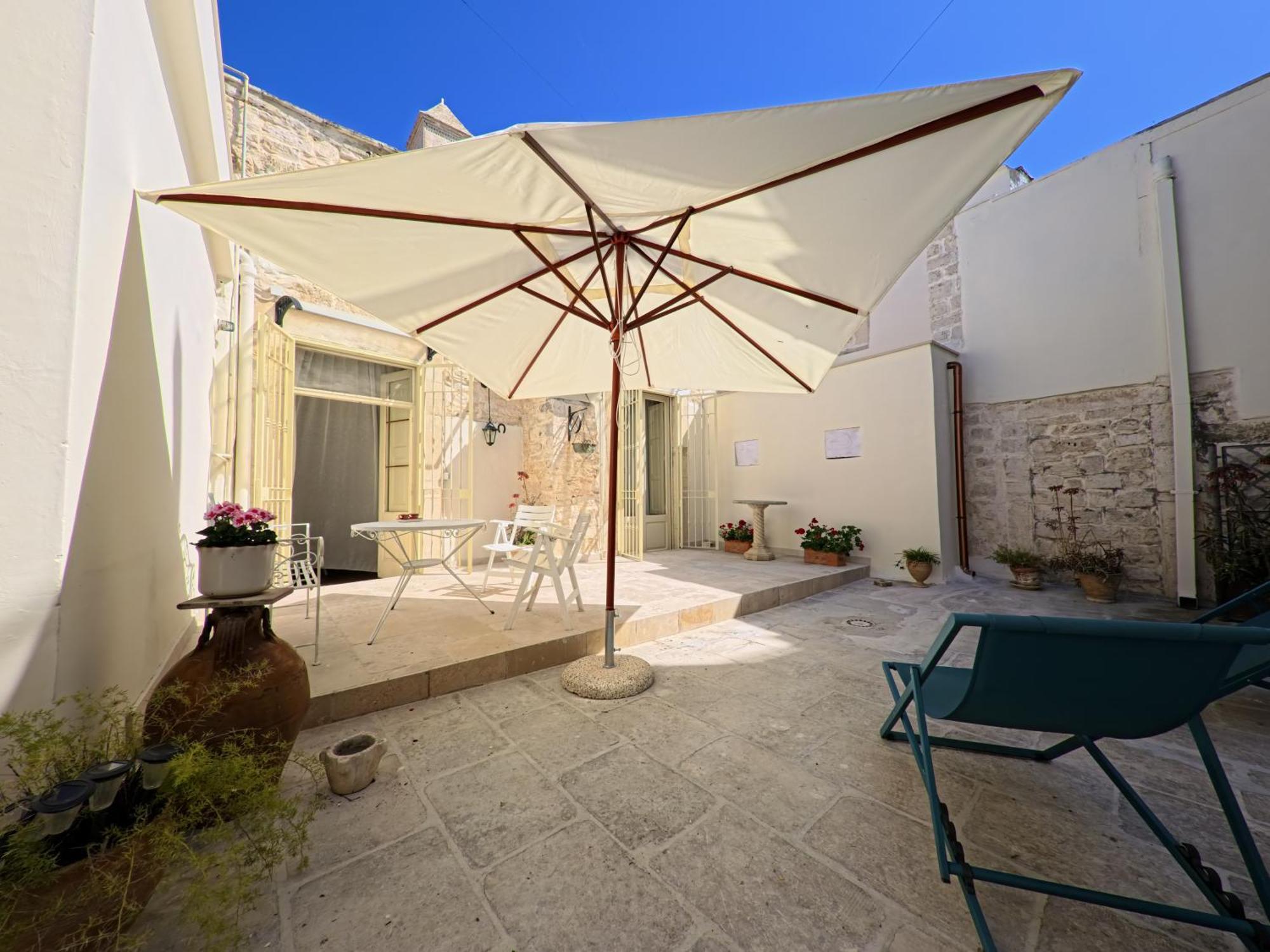 Palazzo Framarino Dei Malatesta - Noble Floor - XIV Century Giovinazzo Bagian luar foto
