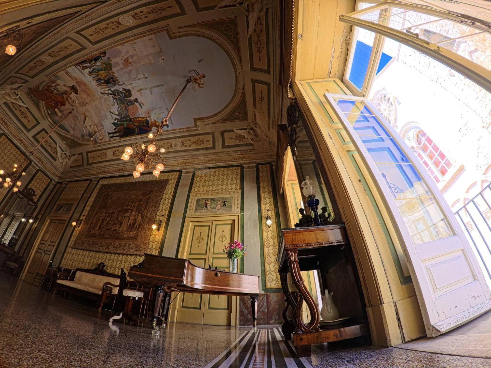Palazzo Framarino Dei Malatesta - Noble Floor - XIV Century Giovinazzo Bagian luar foto
