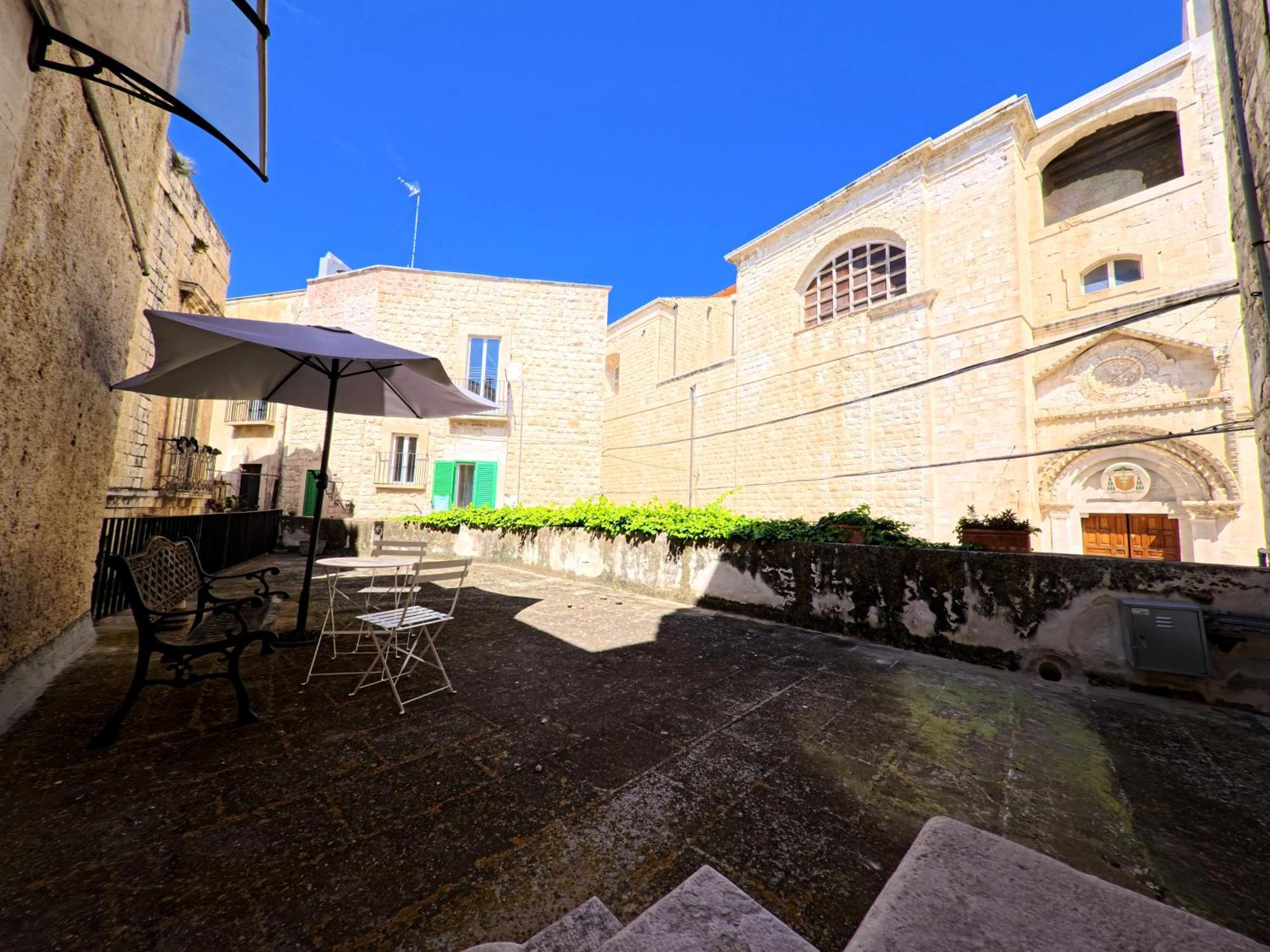 Palazzo Framarino Dei Malatesta - Noble Floor - XIV Century Giovinazzo Bagian luar foto